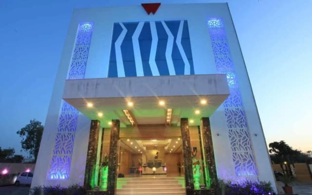 Wingston A Treehouse Hotel-Goverdhan