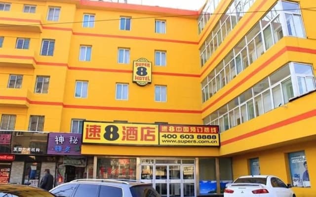 Super 8 Hotel