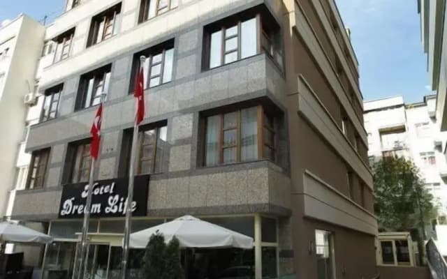 Dreamlife Hotel