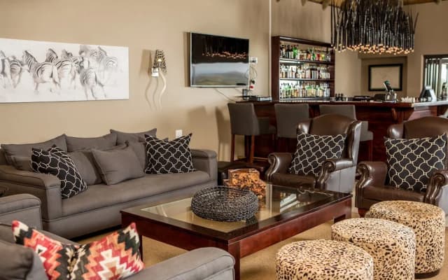 Umzolozolo Private Safari Lodge
