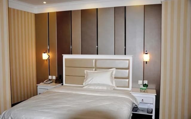 Gongyi Wanyang Business Hotel