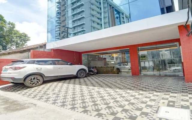 Fabhotel Q One Plaza
