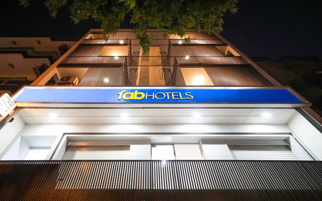 Fabhotel La Paz Stay B&B