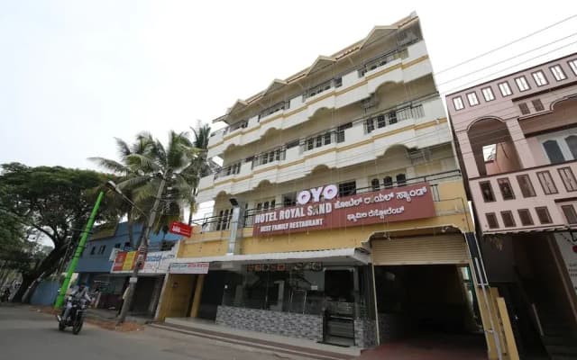 OYO 28093 Royal Sand