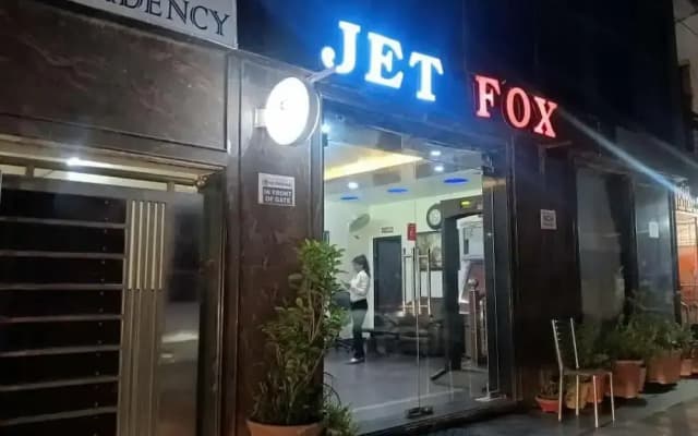 JET FOX By Aero View Hotel, Delhi Airport