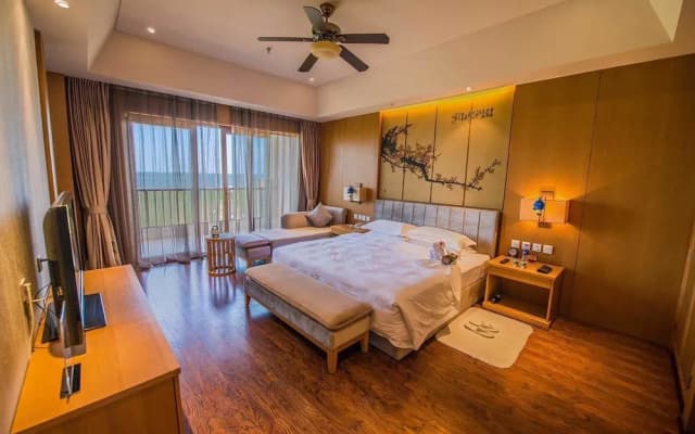 Qinhuangdao Arcadia Seaside Holiday Hotel