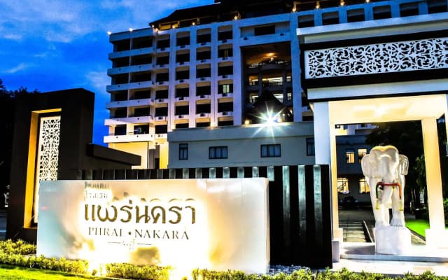 Phrae Nakara Hotel