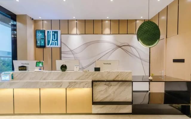UP AND IN Hotel Henan Zhengzhou Guancheng District East High-speed Railway Station West Square
