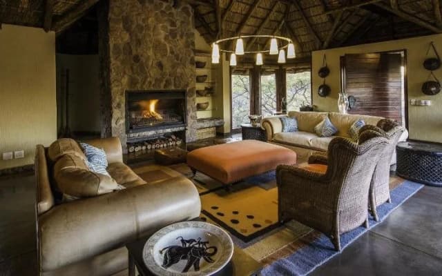 Tshwene Lodge