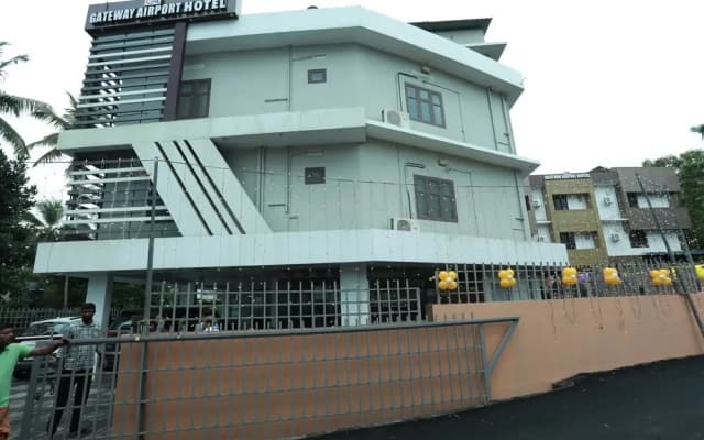 Gateway Airport Hotel