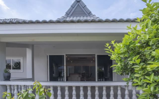 6 Bedroom Tropical Pool Villa - V6