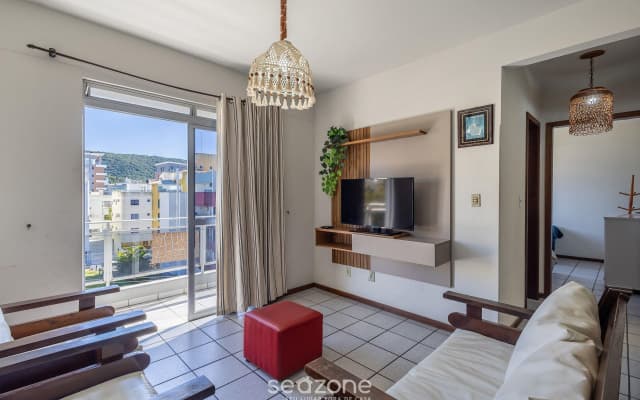Apto 2Q 180m da praia com Garagem ERU032