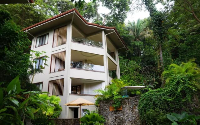 Arenas Del Mar Beachfront & Rainforest Member of the Cayuga Collection