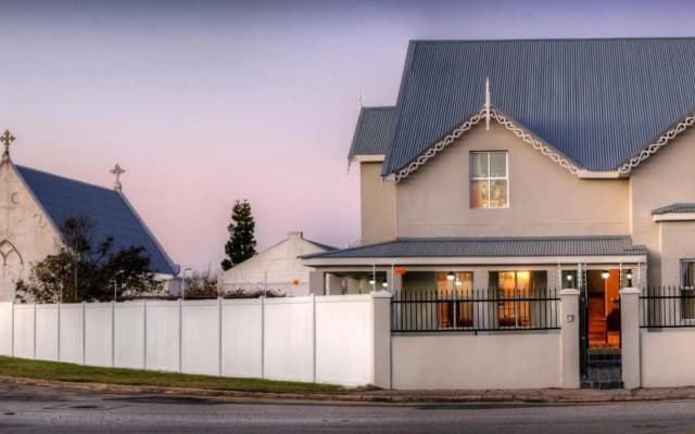 23 On Glen Guest House