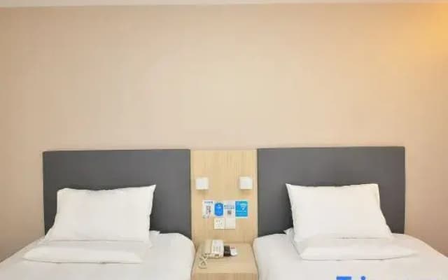 HanTing Hotel (Jinan High-tech Zone Fenghuang Road)