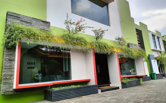 Lonari Hotel