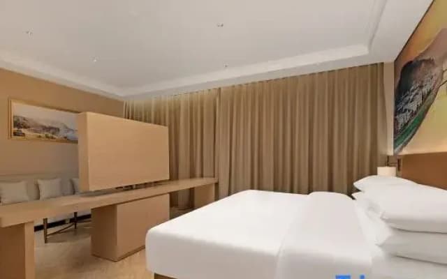 Vienna Hotel (Ganzi Gesar Wangcheng 317 National Road Chuanzang Road Branch)