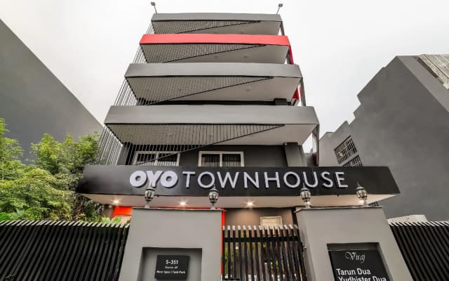 OYO Townhouse 219, Sector 49, Gurgaon