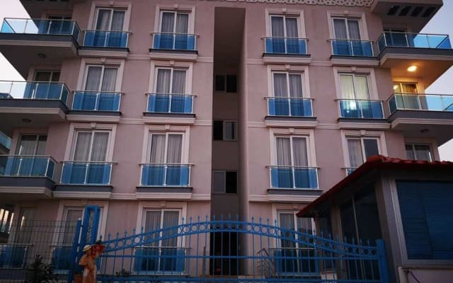 Cemre Apart