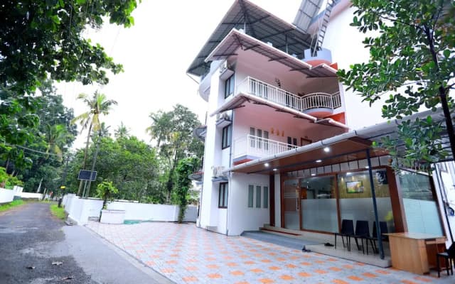 Base 9 Airport Hotel