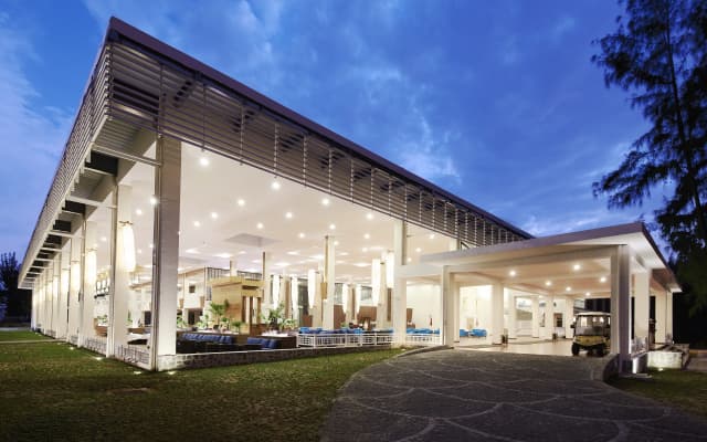 Sandy Beach Non Nuoc Resort