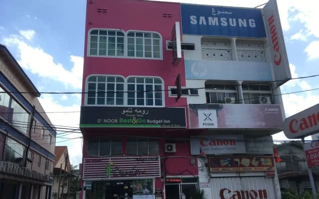 SPOT ON 89796 D'noor Budget Inn