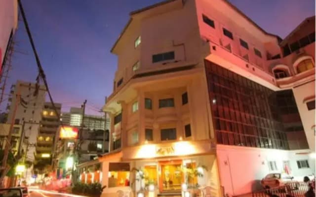 Eastiny Bella Vista Hotel & Residence
