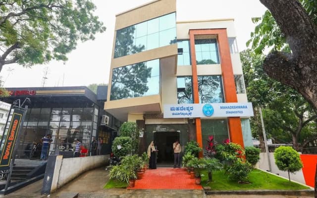 OYO 15725 Golden Residency