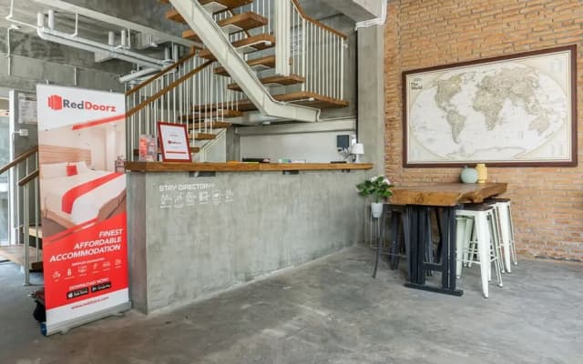 RedDoorz Hostel near Malang Train Station 2