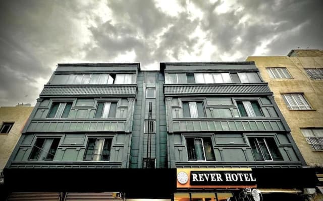 Rever Hotel