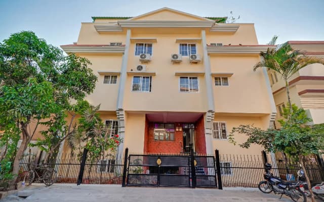 Capital O 49646 Hotel Champion Paradise
