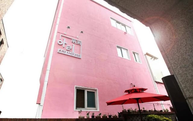 ARI House - Hostel