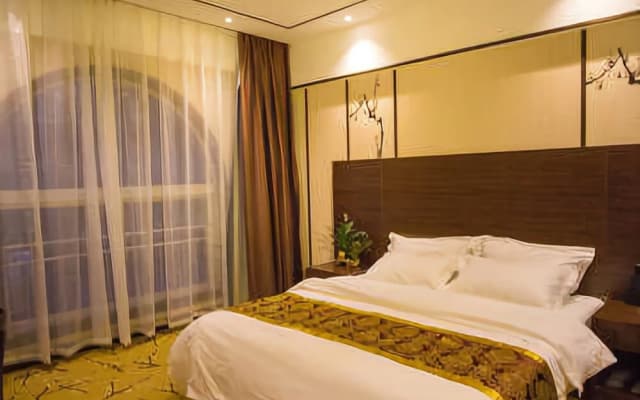 Cloud Holiday Hotel