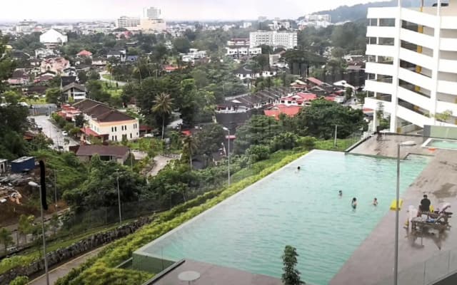 Taiping Rain Town Homestay太平雨城名宿 two car park