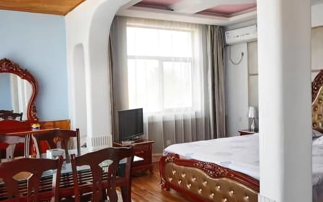 Hai Yue Holiday Hotel