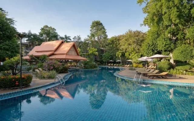 Отель The Green Park Resort