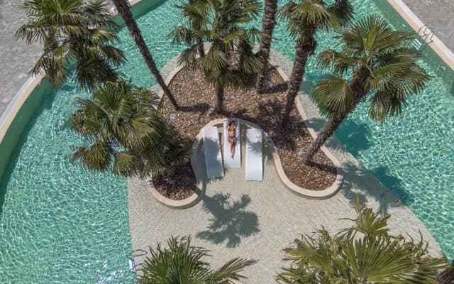 Отель Dreamland Oasis