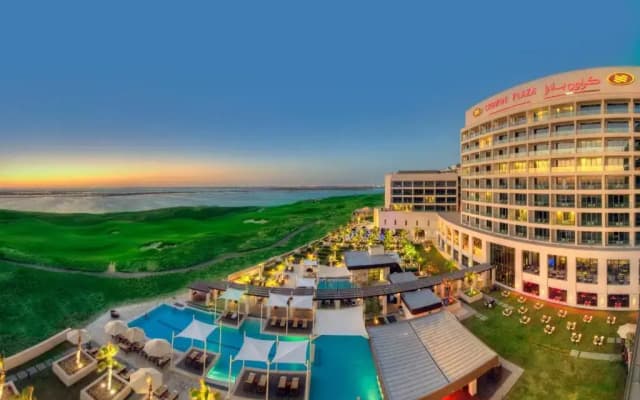 Отель Crowne Plaza Abu Dhabi Yas Island by IHG