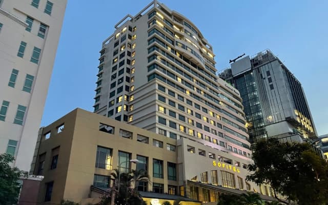 Отель Sofitel Saigon Plaza