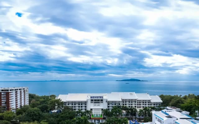 Отель Novotel Sanya Bay Yatai