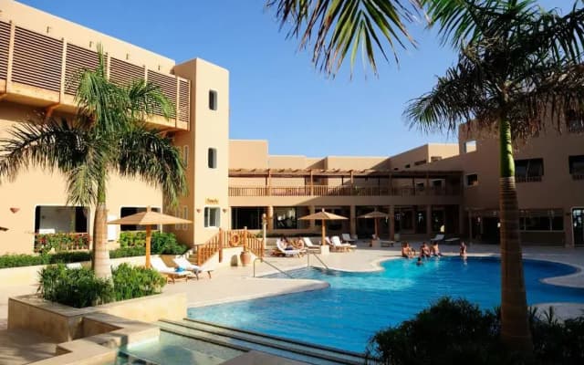 The Breakers Diving & Surfing Lodge
