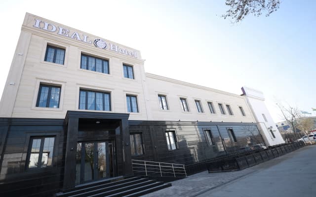 Отель Ideal