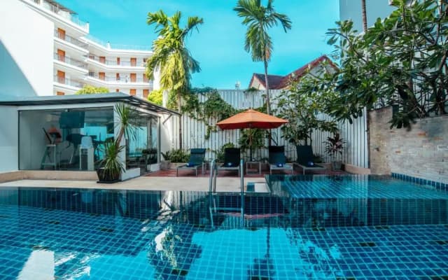 Отель Citrus Patong Hotel by Compass Hospitality