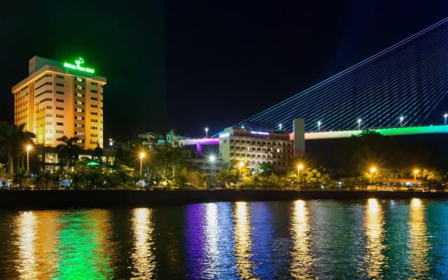 Отель Halong Plaza