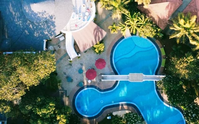 Курортный отель Sashas Holiday Village