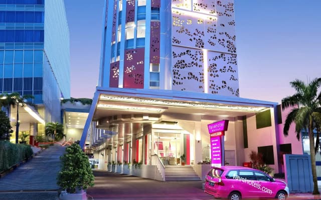 Отель Favehotel Madiun
