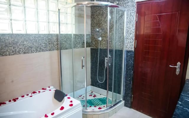 Отель Tiffany Diamond Makunganya Street
