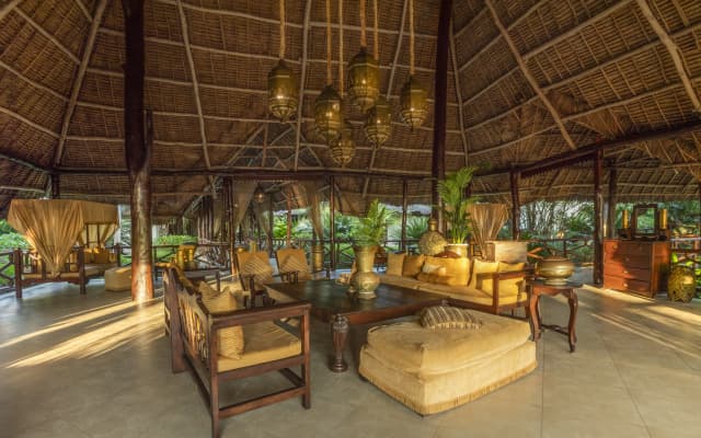 Отель Breezes Beach Club & Spa – Half Board