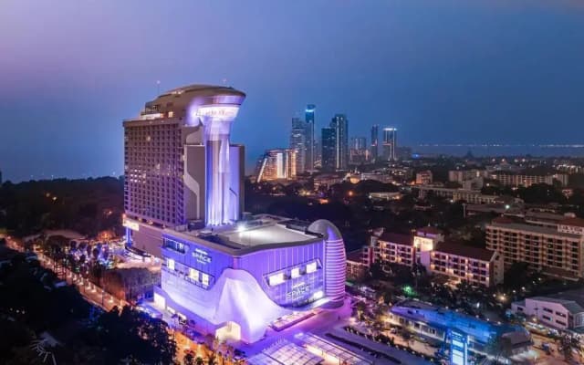 Отель Grande Centre Point Space Pattaya