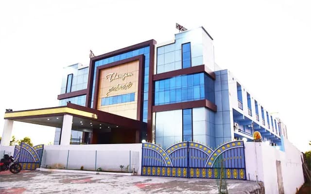 Отель Thangam Residency
